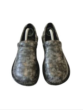 b.o.c Born Concepts Peggy Gray Croccodile Embossed Clog Shoes Size 6.5